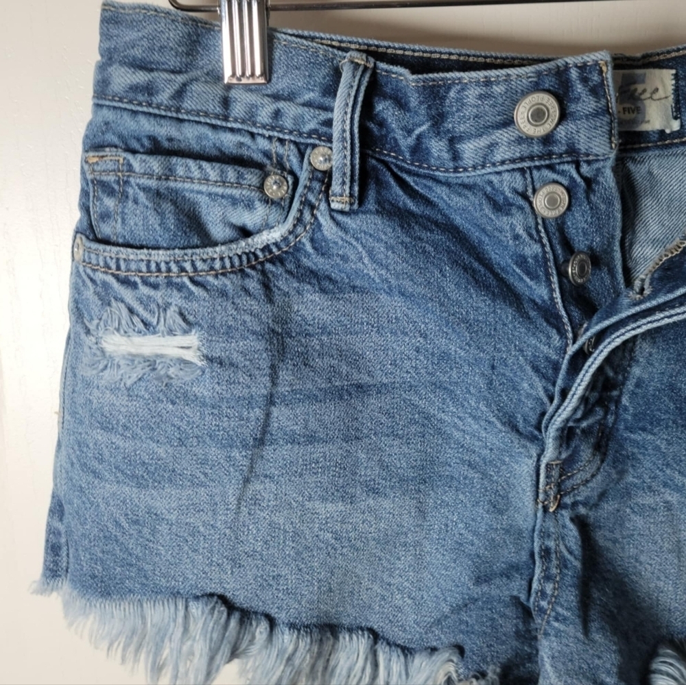 We The Free Free People Button Fly Distressed Denim Shorts | Size 25 - Picture 2 of 6